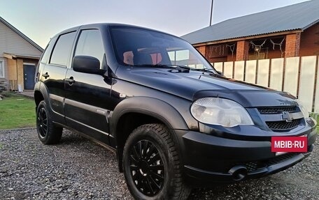 Chevrolet Niva I рестайлинг, 2018 год, 588 000 рублей, 2 фотография