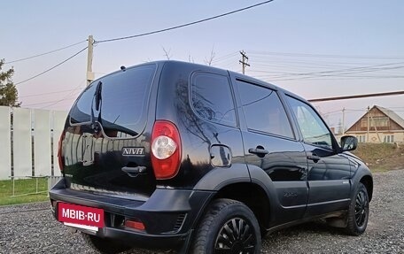 Chevrolet Niva I рестайлинг, 2018 год, 588 000 рублей, 3 фотография