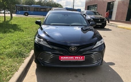 Toyota Camry, 2019 год, 2 750 000 рублей, 4 фотография