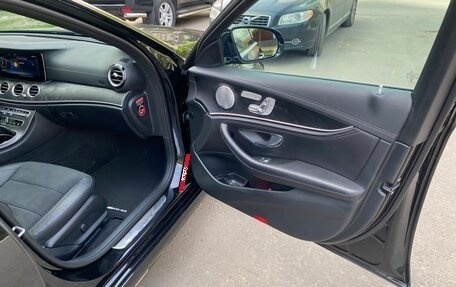 Mercedes-Benz E-Класс, 2019 год, 4 260 000 рублей, 32 фотография