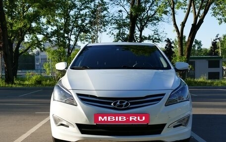 Hyundai Solaris II рестайлинг, 2015 год, 1 100 000 рублей, 2 фотография