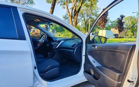 Hyundai Solaris II рестайлинг, 2015 год, 1 100 000 рублей, 10 фотография