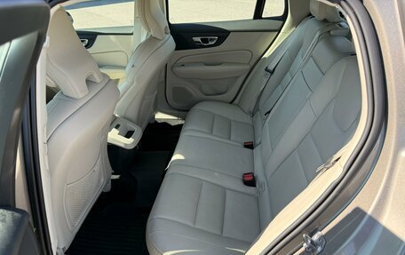 Volvo V60 Cross Country II, 2019 год, 3 290 000 рублей, 17 фотография