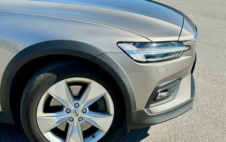 Volvo V60 Cross Country II, 2019 год, 3 290 000 рублей, 23 фотография