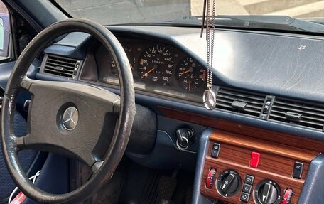 Mercedes-Benz E-Класс, 1992 год, 280 000 рублей, 2 фотография