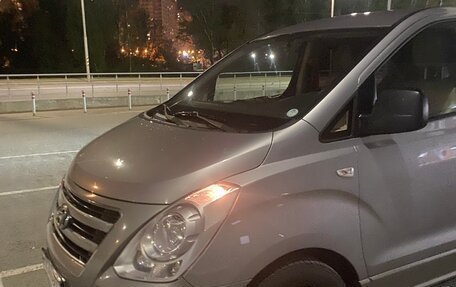 Hyundai H-1 II рестайлинг, 2016 год, 2 000 000 рублей, 9 фотография