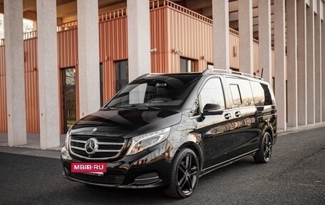Mercedes-Benz V-Класс, 2016 год, 7 700 000 рублей, 3 фотография