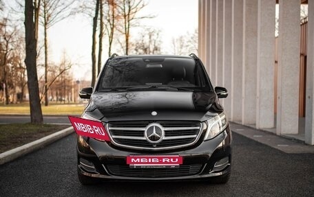 Mercedes-Benz V-Класс, 2016 год, 7 700 000 рублей, 2 фотография
