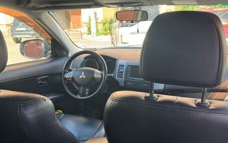 Mitsubishi Outlander III рестайлинг 3, 2010 год, 1 400 000 рублей, 18 фотография