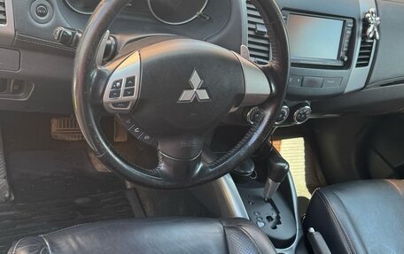 Mitsubishi Outlander III рестайлинг 3, 2010 год, 1 400 000 рублей, 17 фотография