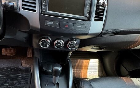 Mitsubishi Outlander III рестайлинг 3, 2010 год, 1 400 000 рублей, 12 фотография