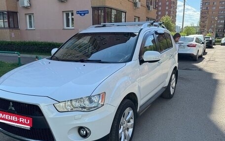 Mitsubishi Outlander III рестайлинг 3, 2010 год, 1 400 000 рублей, 9 фотография