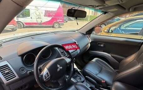 Mitsubishi Outlander III рестайлинг 3, 2010 год, 1 400 000 рублей, 13 фотография