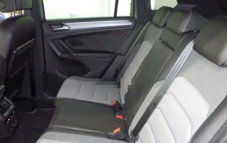 Volkswagen Tiguan II, 2018 год, 1 830 000 рублей, 6 фотография