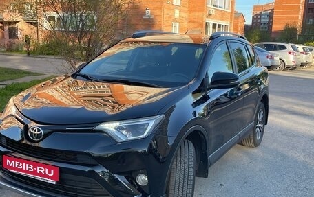 Toyota RAV4, 2017 год, 2 650 000 рублей, 4 фотография