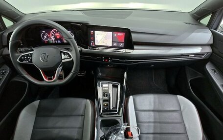 Volkswagen Golf VIII, 2023 год, 3 750 000 рублей, 5 фотография