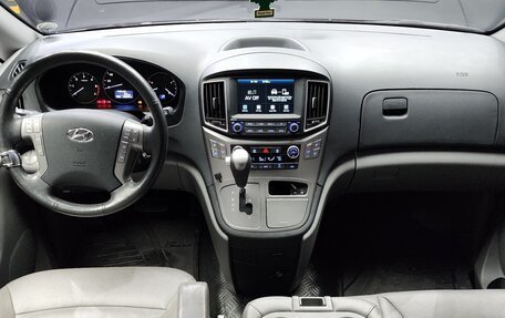 Hyundai Grand Starex Grand Starex I рестайлинг 2, 2021 год, 2 370 000 рублей, 6 фотография