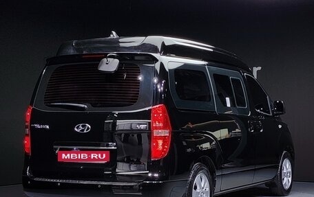 Hyundai Grand Starex Grand Starex I рестайлинг 2, 2021 год, 2 370 000 рублей, 3 фотография
