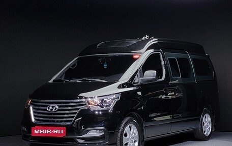 Hyundai Grand Starex Grand Starex I рестайлинг 2, 2021 год, 2 370 000 рублей, 2 фотография