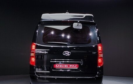 Hyundai Grand Starex Grand Starex I рестайлинг 2, 2021 год, 2 370 000 рублей, 4 фотография