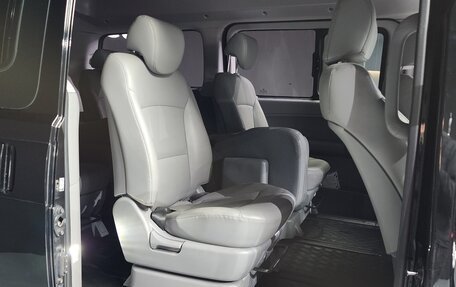 Hyundai Grand Starex Grand Starex I рестайлинг 2, 2021 год, 2 370 000 рублей, 16 фотография
