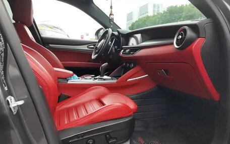 Alfa Romeo Stelvio, 2021 год, 3 400 000 рублей, 15 фотография