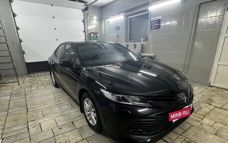 Toyota Camry, 2020 год, 2 600 000 рублей, 3 фотография