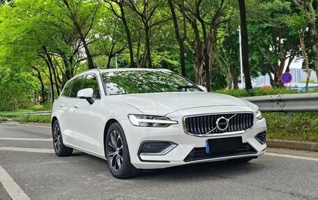 Volvo V60 II, 2022 год, 2 840 100 рублей, 1 фотография