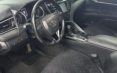 Toyota Camry, 2020 год, 2 600 000 рублей, 10 фотография