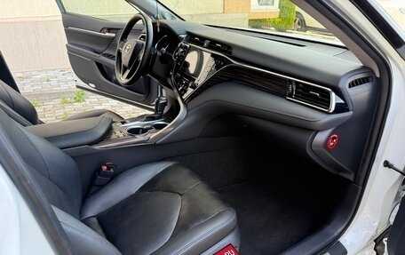 Toyota Camry, 2018 год, 2 599 000 рублей, 7 фотография