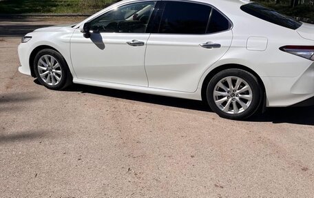 Toyota Camry, 2018 год, 2 800 000 рублей, 2 фотография
