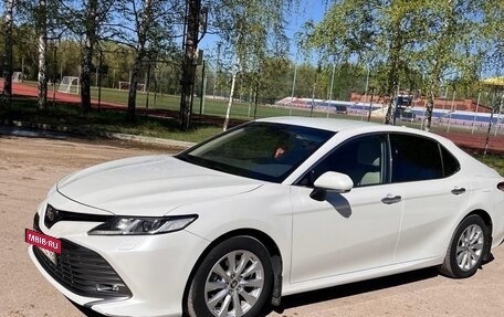 Toyota Camry, 2018 год, 2 800 000 рублей, 4 фотография