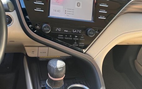 Toyota Camry, 2018 год, 2 800 000 рублей, 8 фотография