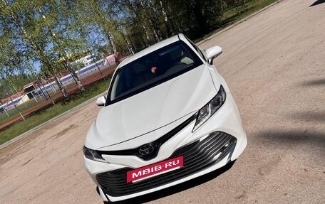 Toyota Camry, 2018 год, 2 800 000 рублей, 10 фотография