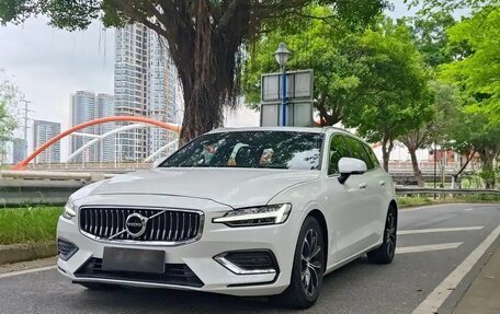 Volvo V60 II, 2022 год, 2 840 100 рублей, 5 фотография