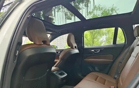 Volvo V60 II, 2022 год, 2 840 100 рублей, 7 фотография