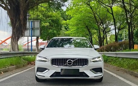 Volvo V60 II, 2022 год, 2 840 100 рублей, 2 фотография