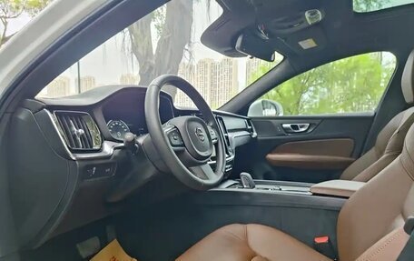 Volvo V60 II, 2022 год, 2 840 100 рублей, 8 фотография
