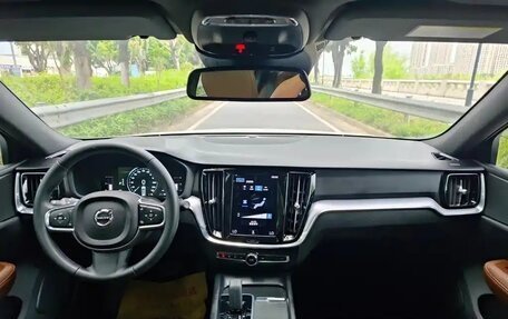 Volvo V60 II, 2022 год, 2 840 100 рублей, 9 фотография