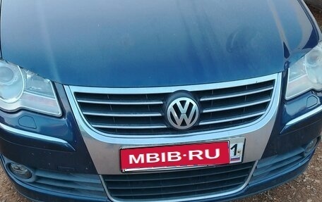 Volkswagen Touran III, 2008 год, 875 000 рублей, 1 фотография