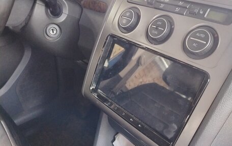 Volkswagen Touran III, 2008 год, 875 000 рублей, 2 фотография
