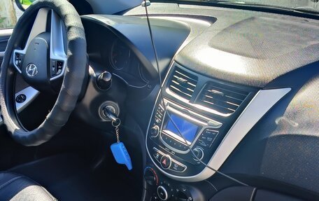 Hyundai Solaris II рестайлинг, 2012 год, 850 000 рублей, 6 фотография
