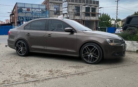 Volkswagen Jetta VI, 2011 год, 1 000 000 рублей, 2 фотография