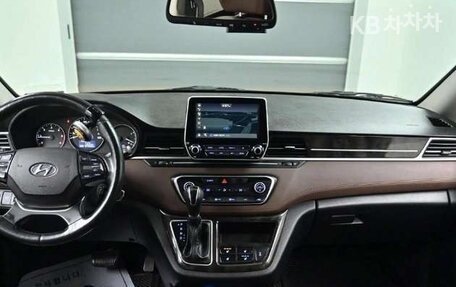 Hyundai Grand Starex Grand Starex I рестайлинг 2, 2020 год, 2 845 000 рублей, 9 фотография