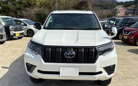 Toyota Land Cruiser Prado 150 рестайлинг 2, 2022 год, 3 619 000 рублей, 2 фотография