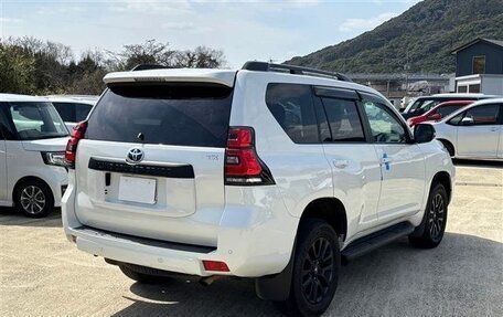 Toyota Land Cruiser Prado 150 рестайлинг 2, 2022 год, 3 619 000 рублей, 4 фотография
