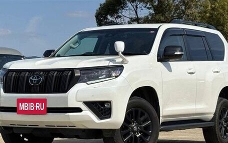 Toyota Land Cruiser Prado 150 рестайлинг 2, 2022 год, 3 619 000 рублей, 3 фотография