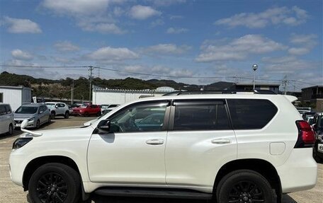 Toyota Land Cruiser Prado 150 рестайлинг 2, 2022 год, 3 619 000 рублей, 7 фотография