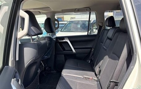 Toyota Land Cruiser Prado 150 рестайлинг 2, 2022 год, 3 619 000 рублей, 13 фотография