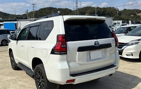 Toyota Land Cruiser Prado 150 рестайлинг 2, 2022 год, 3 619 000 рублей, 6 фотография